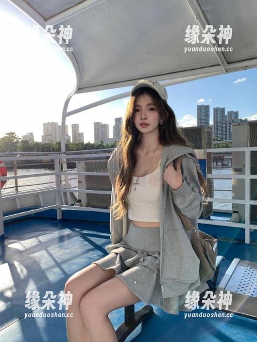 来51吃瓜登录一下，没有想到我的同事居然跟老板约会了！