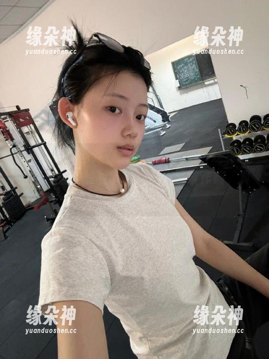 当我在“51吃瓜fun”观看那些奇奇怪怪的故事时，脑袋嗡嗡作响，真的假的？