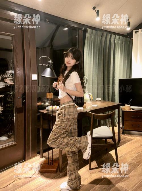 52吃瓜的入口就像门后的小秘密，谁来揭晓？
