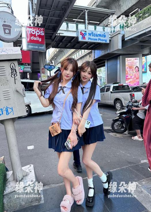 在线哔哩哔哩，66吃瓜51头条变身直播戏骨现场！