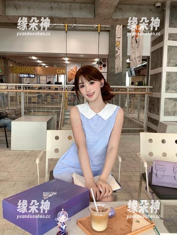 在hlw的入口，好像每个故事都有个无言的暗示，太神奇了！