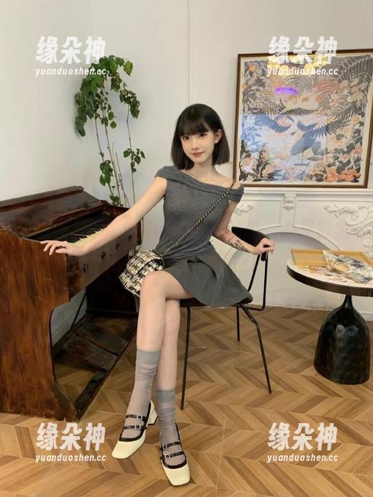 发现“hlw”首页的瓜，心里默念这真是人间不值得！