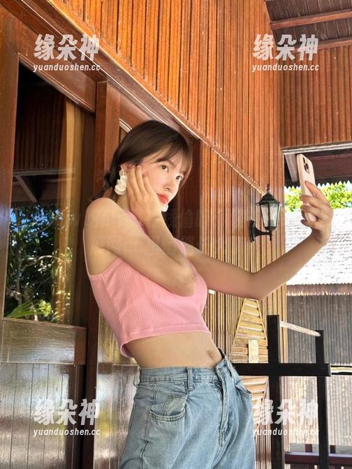 在线偷瞄：谁在www吃瓜网cc里悄悄长大了？