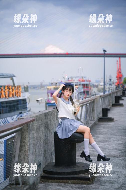 明星黑料app：让你躺着吃瓜，别担心，瓜有它的预设角度！