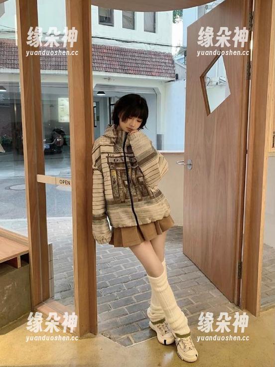 今天继续追“网曝黑料”，居然被坑了一把，一个不小心踩到“通往真相的入口”…