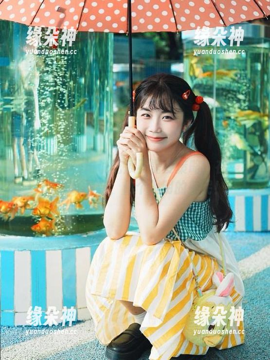 谁说吃瓜不需要策略？在线关注网红黑料，做个聪明的瓜民！