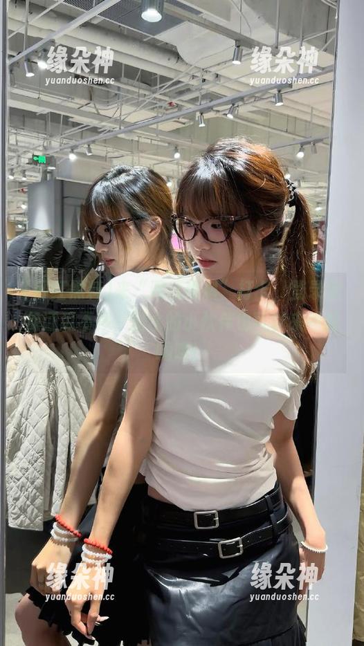 来“网红黑料”打卡，登录后保证瓜不停，潜水的小伙伴也可以来一起嗨哦！