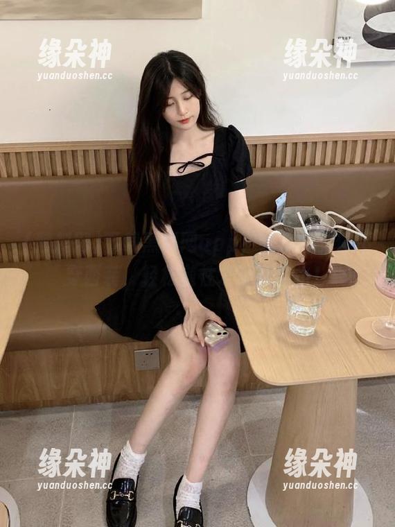 下载黑料网app，吃瓜的时候不穿西装，轻松随性才是我风格！