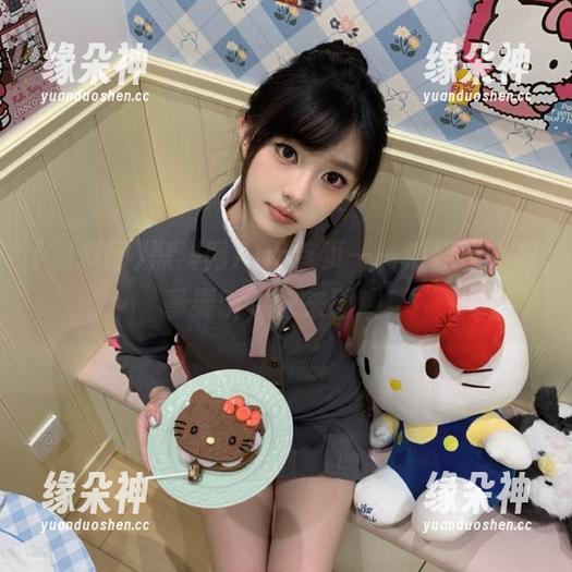 黑料网App首页——瓜要吃、故事要听，快来围观！