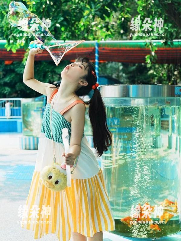 黑料网app：是不是看瓜太久，脑袋也跟着打转了？