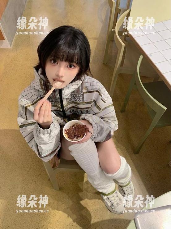 黑料网站动态：吃瓜事件翻车现场，吃瓜群众快进！